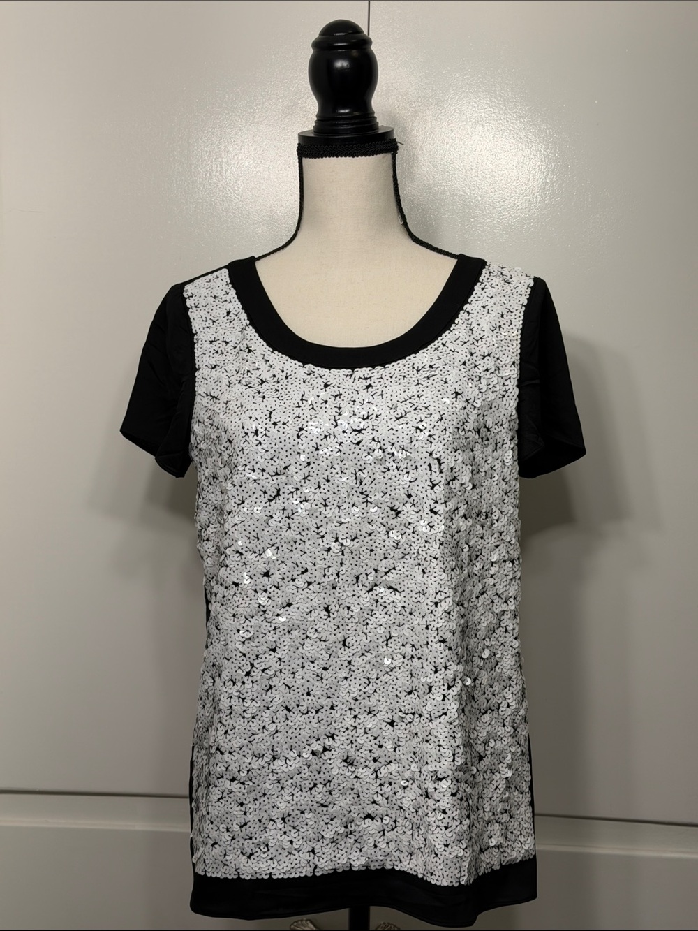 Women's Black and White Sequin Front Short Sleeve Top